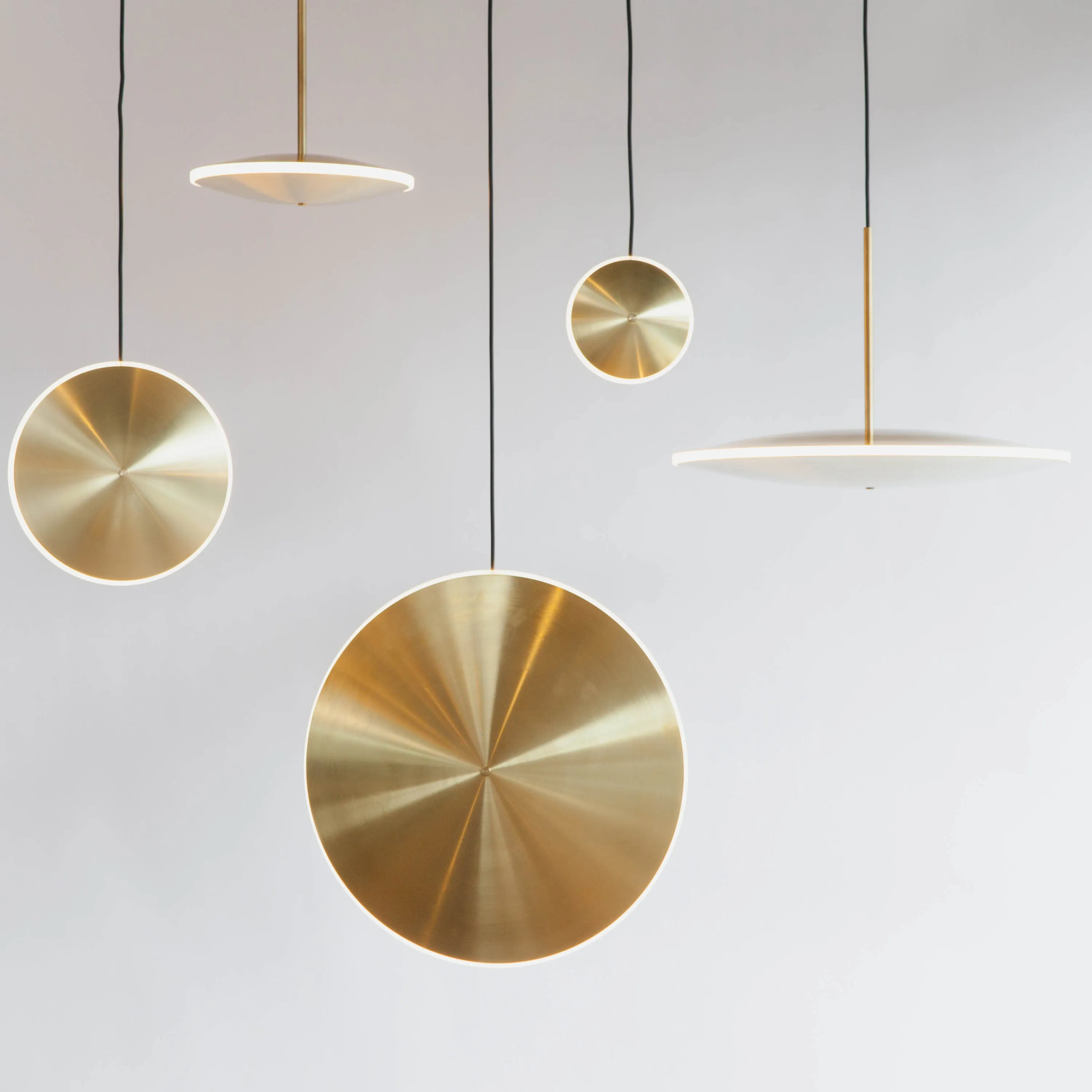 Chrona Horizontal Pendant Light