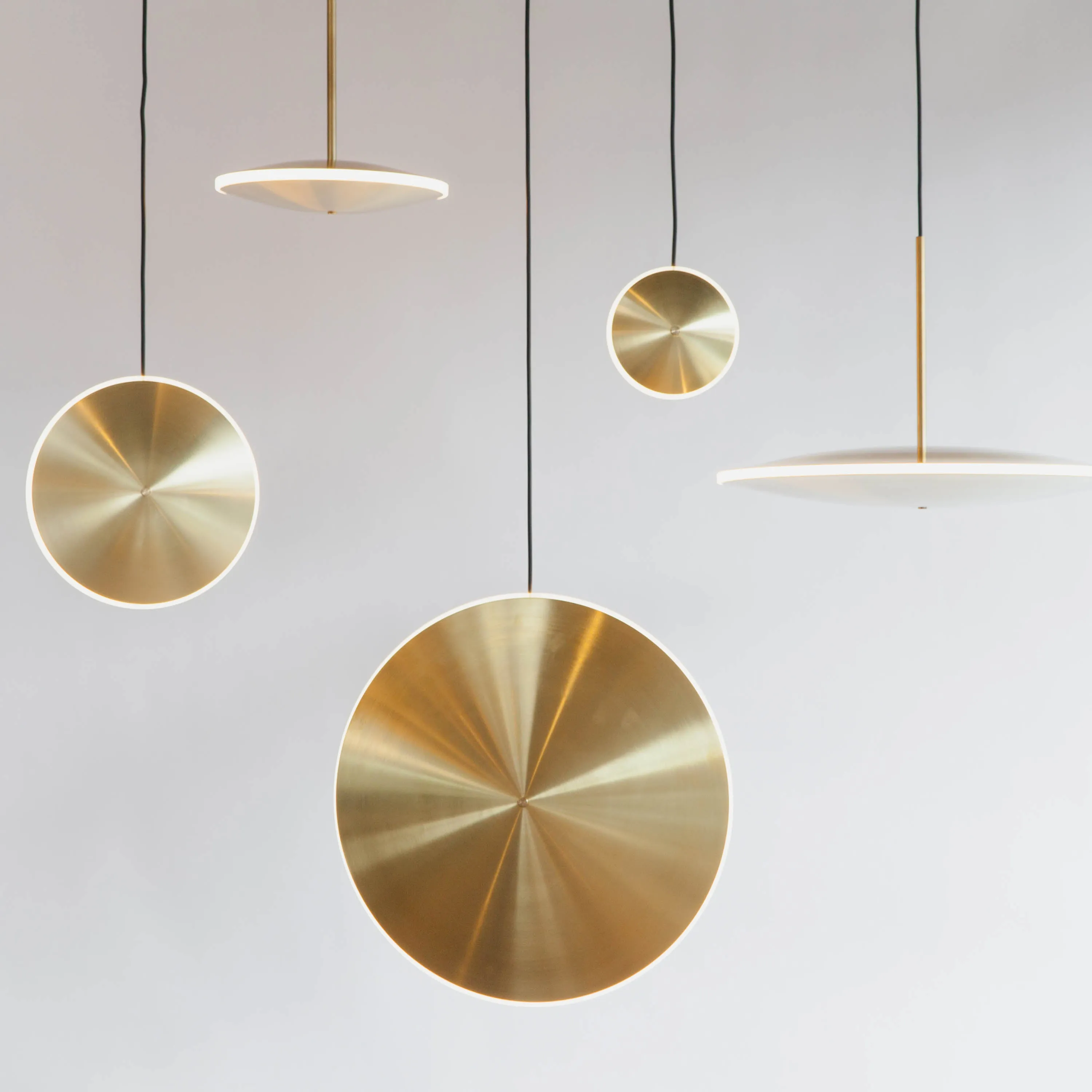 Chrona Vertical Pendant Light