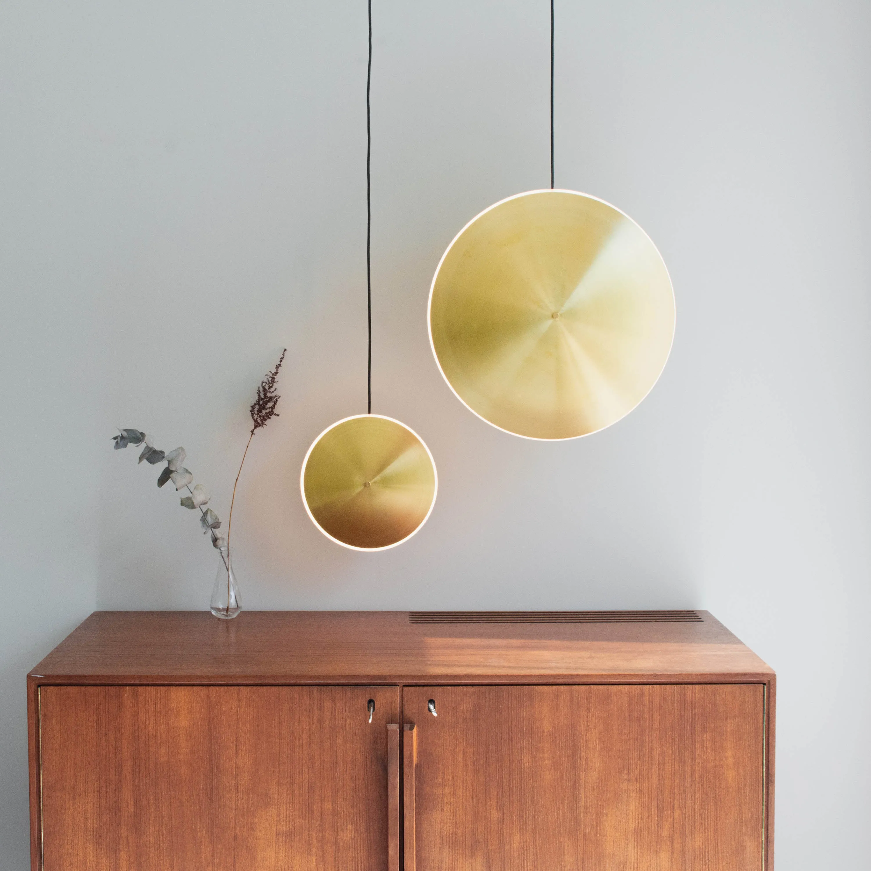 Chrona Vertical Pendant Light