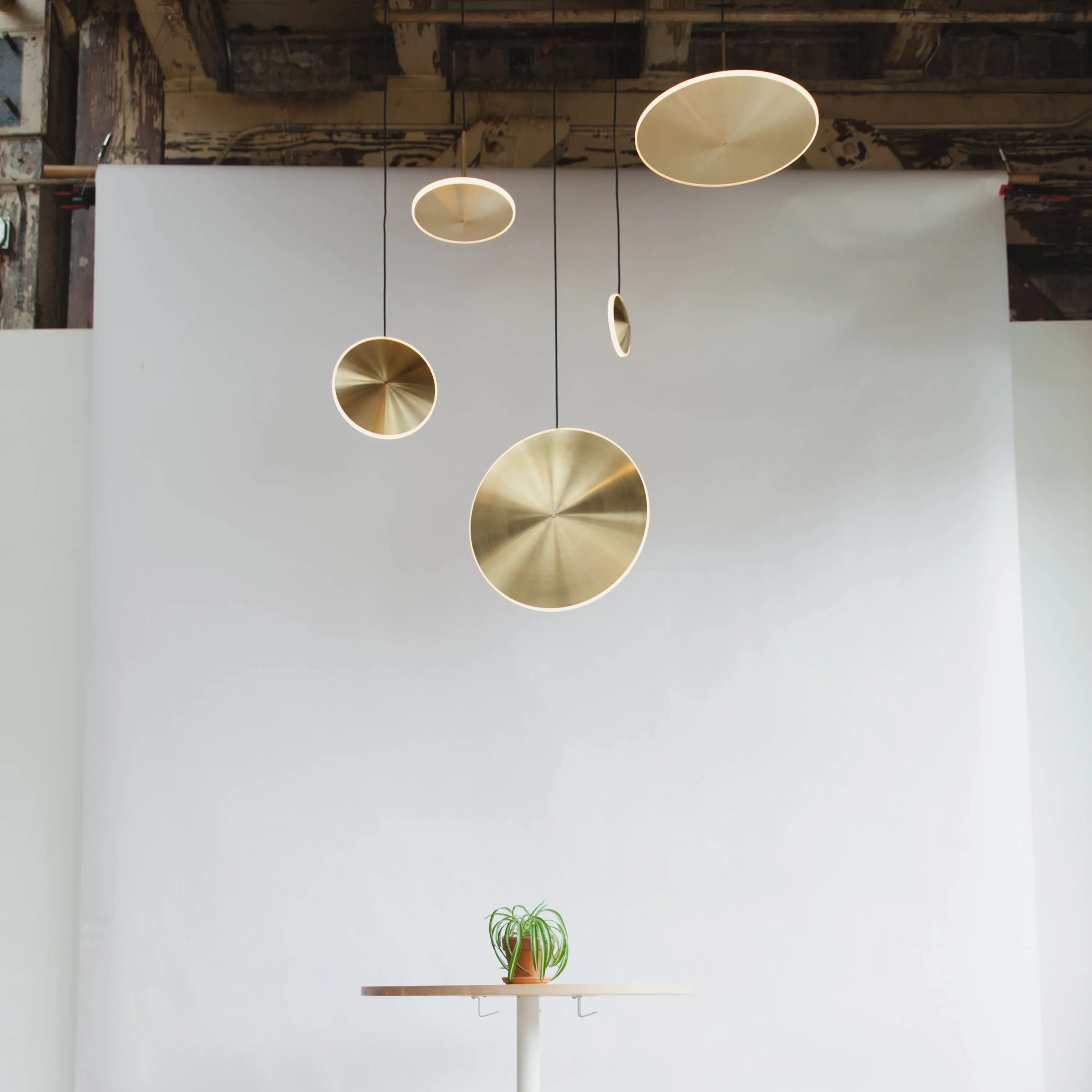 Chrona Vertical Pendant Light