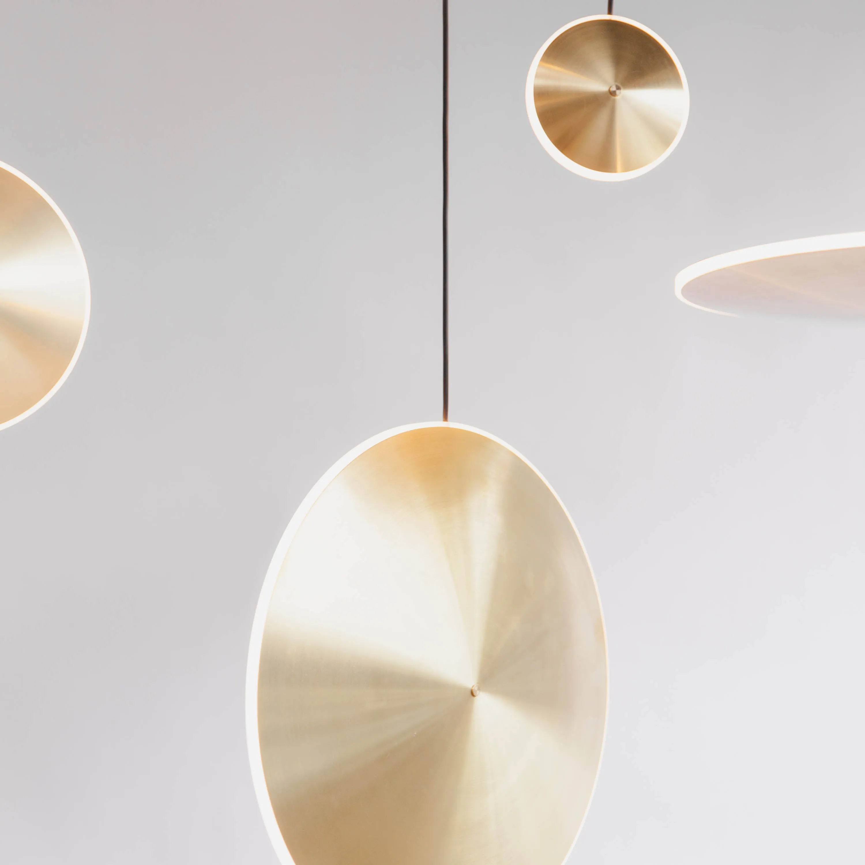 Chrona Vertical Pendant Light