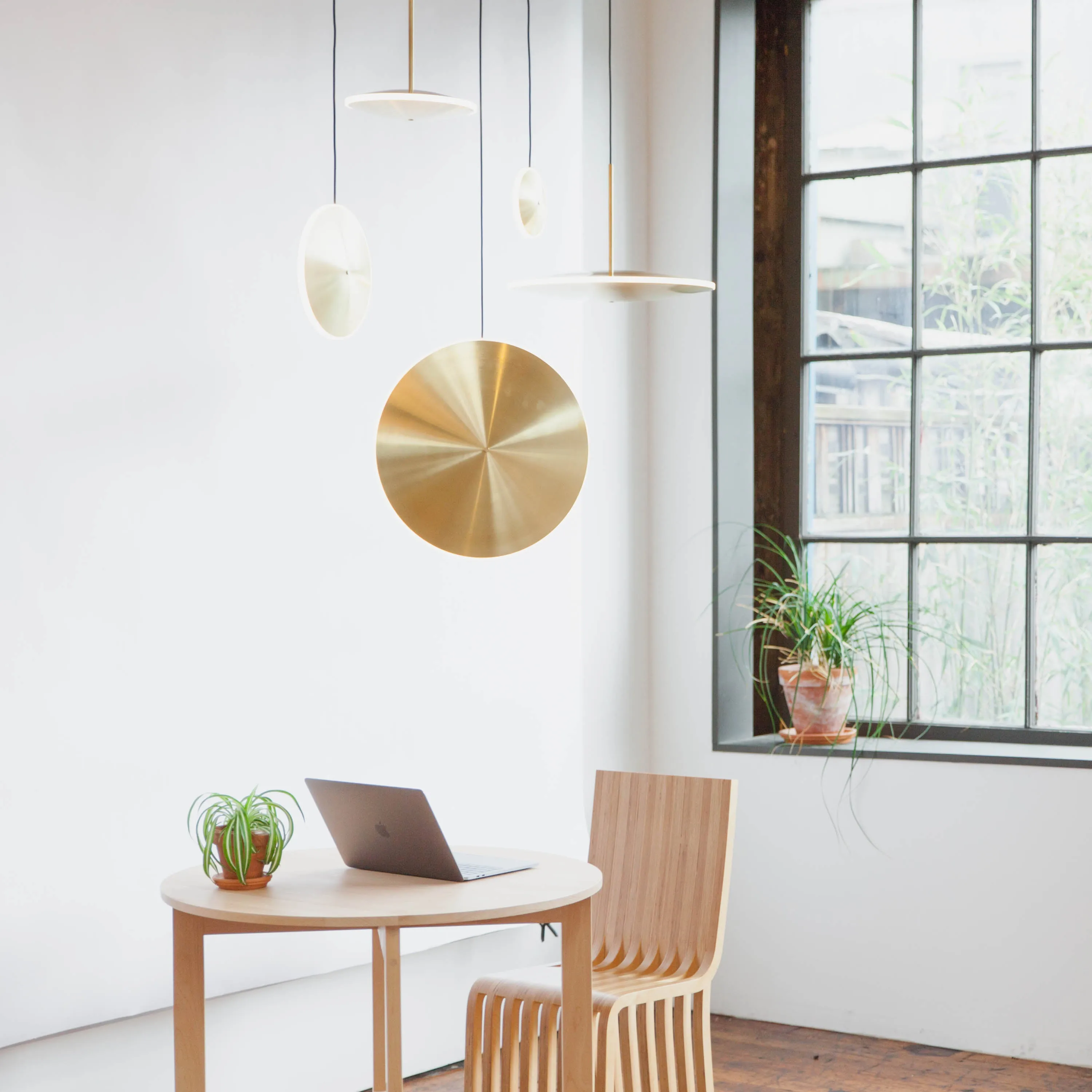 Chrona Vertical Pendant Light