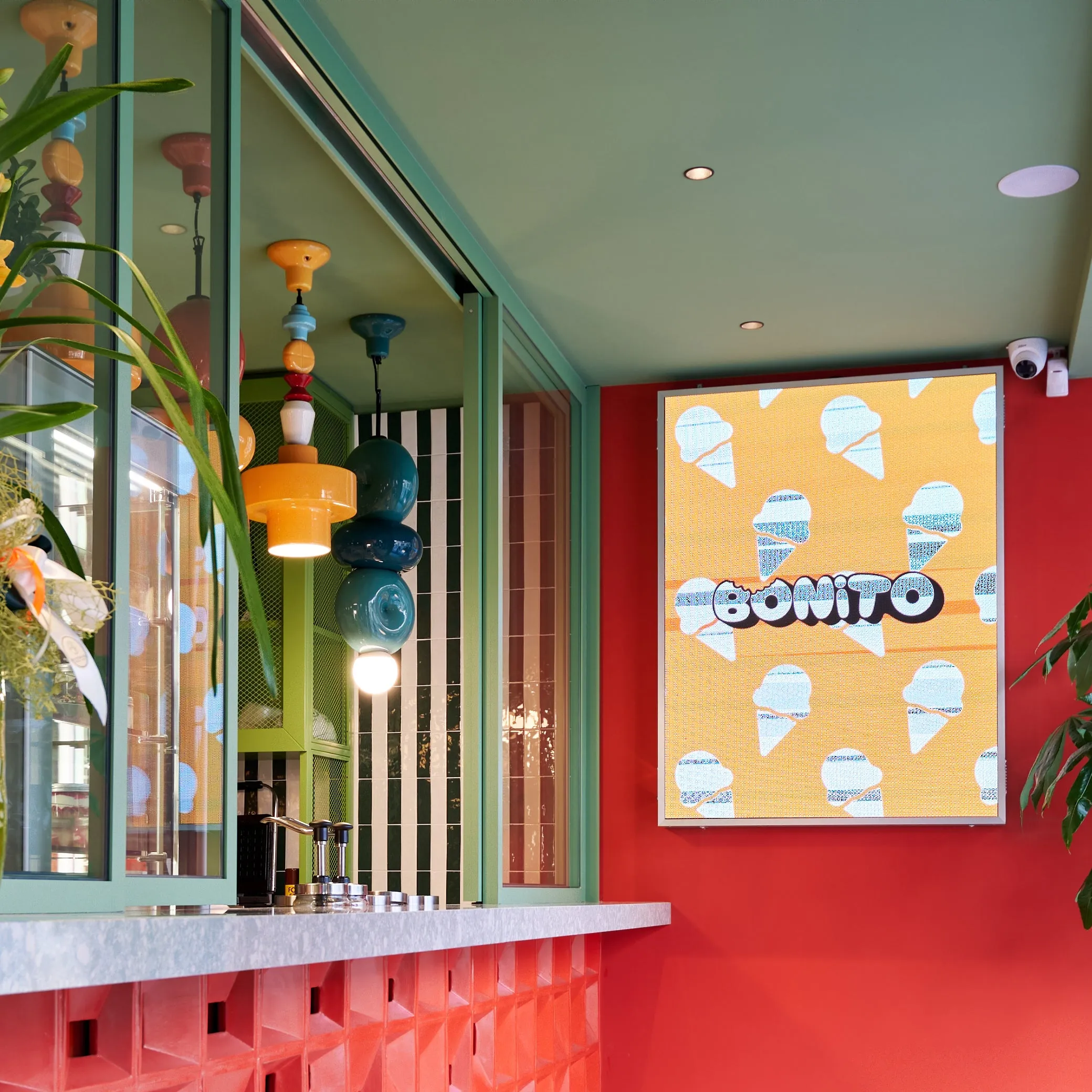 Deco Bumbum 3-Element Vertical Pendant Light