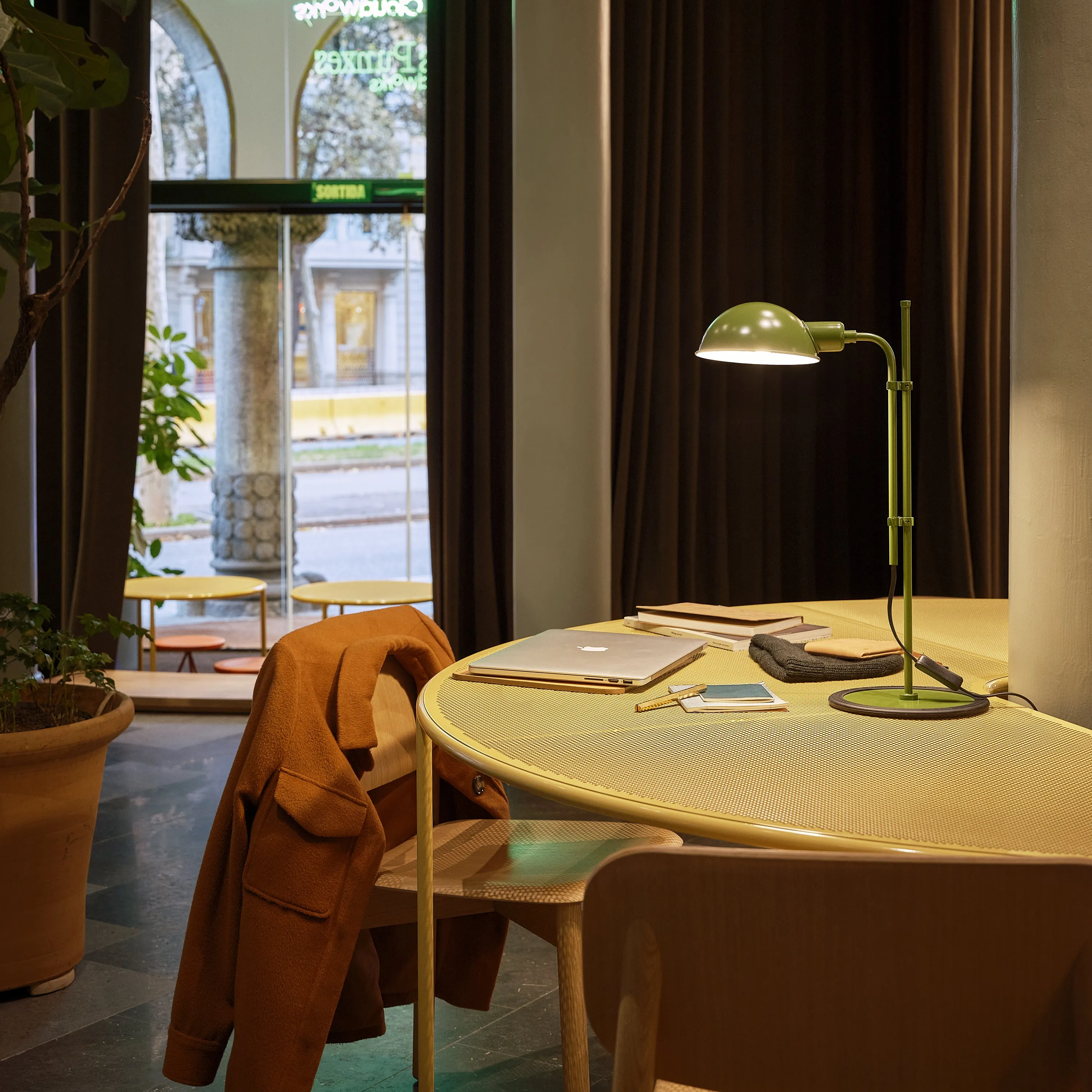 Funiculi S Table Lamp