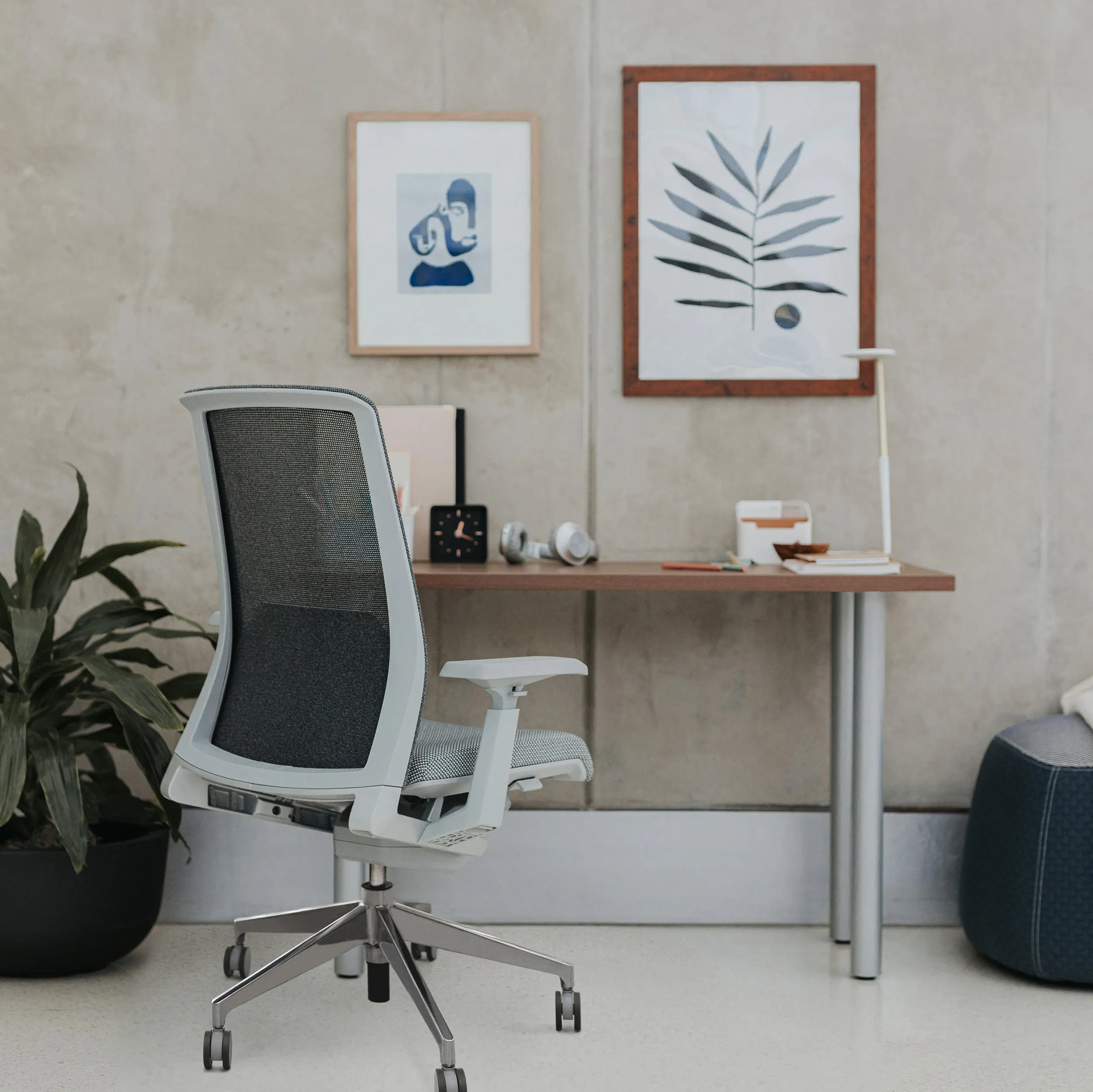 Jive Desk with Post Leg