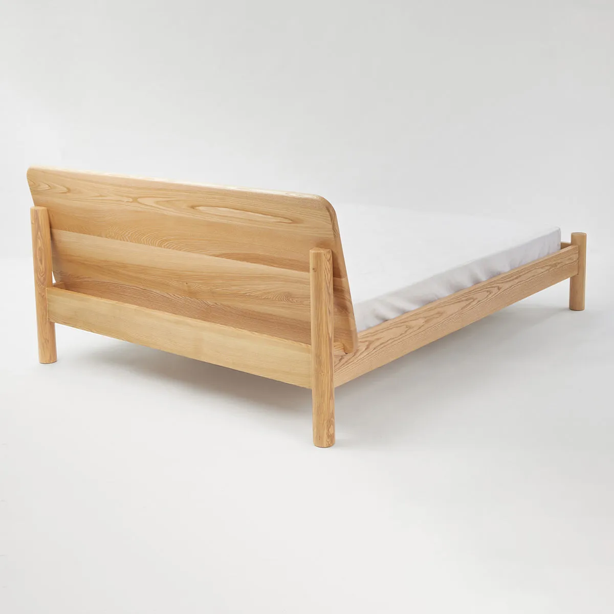 LAX Series Milk Bed