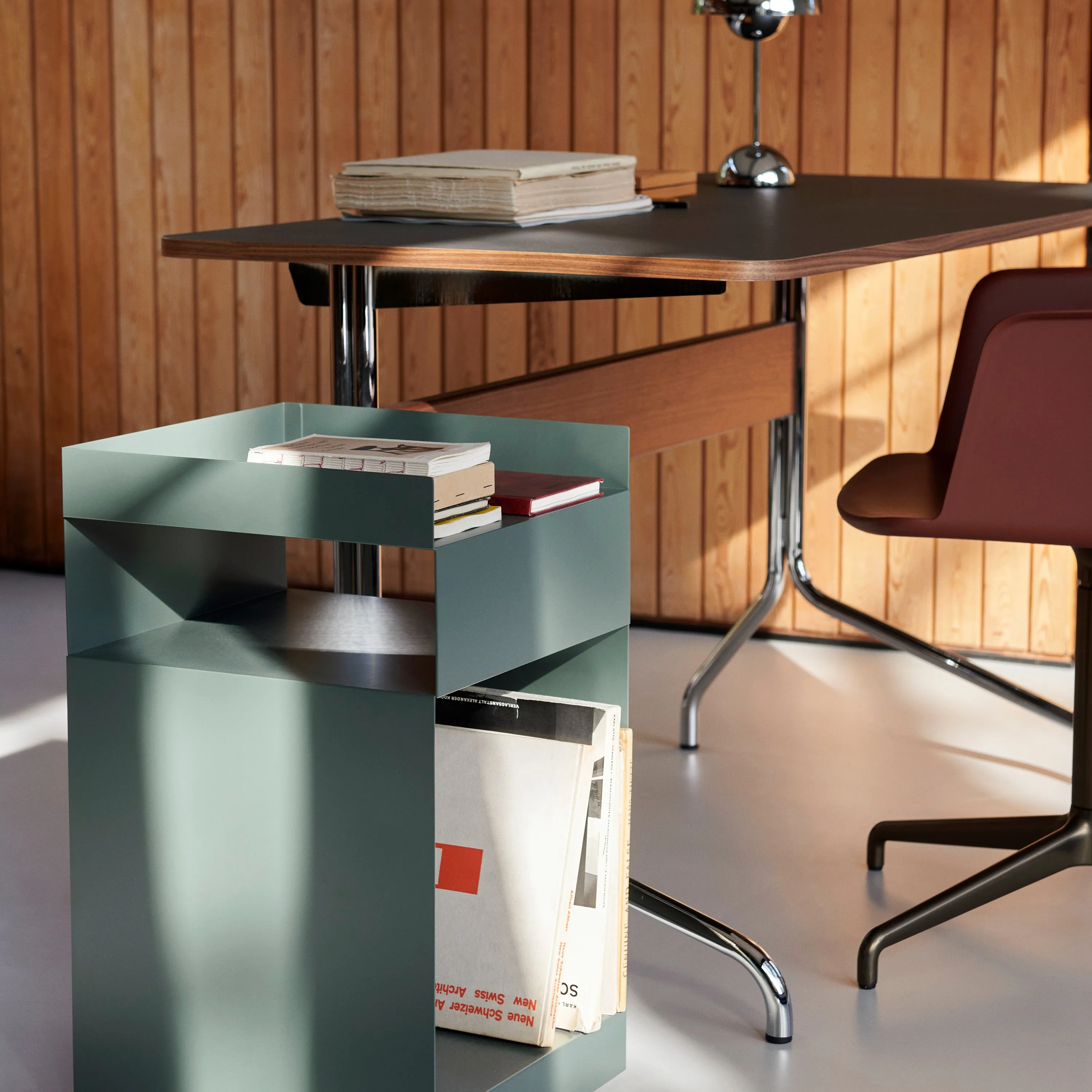 Pavilion AV16 Desk