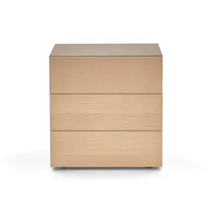 People 3-Drawer Nightstand