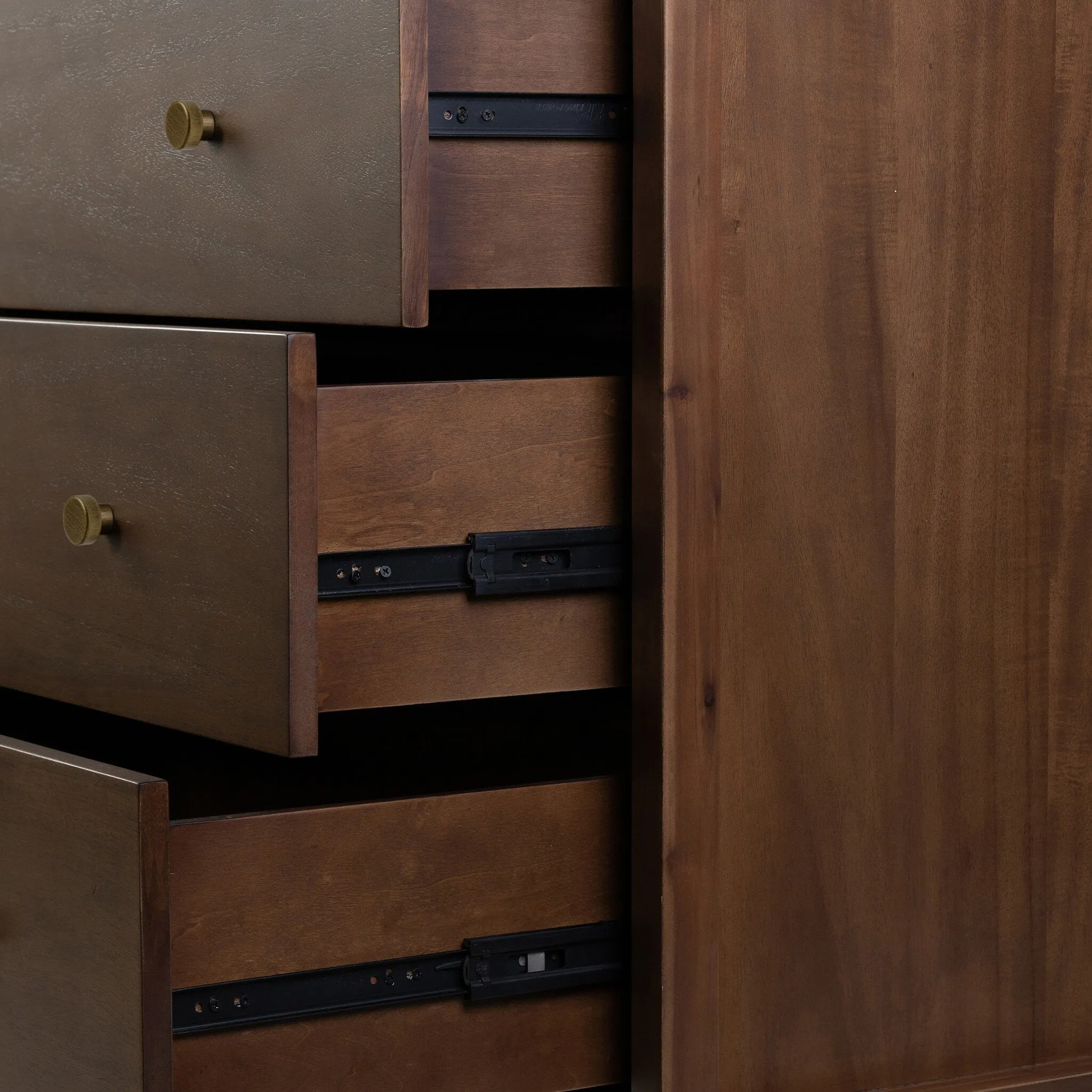 Sullivan 10-Drawer Dresser