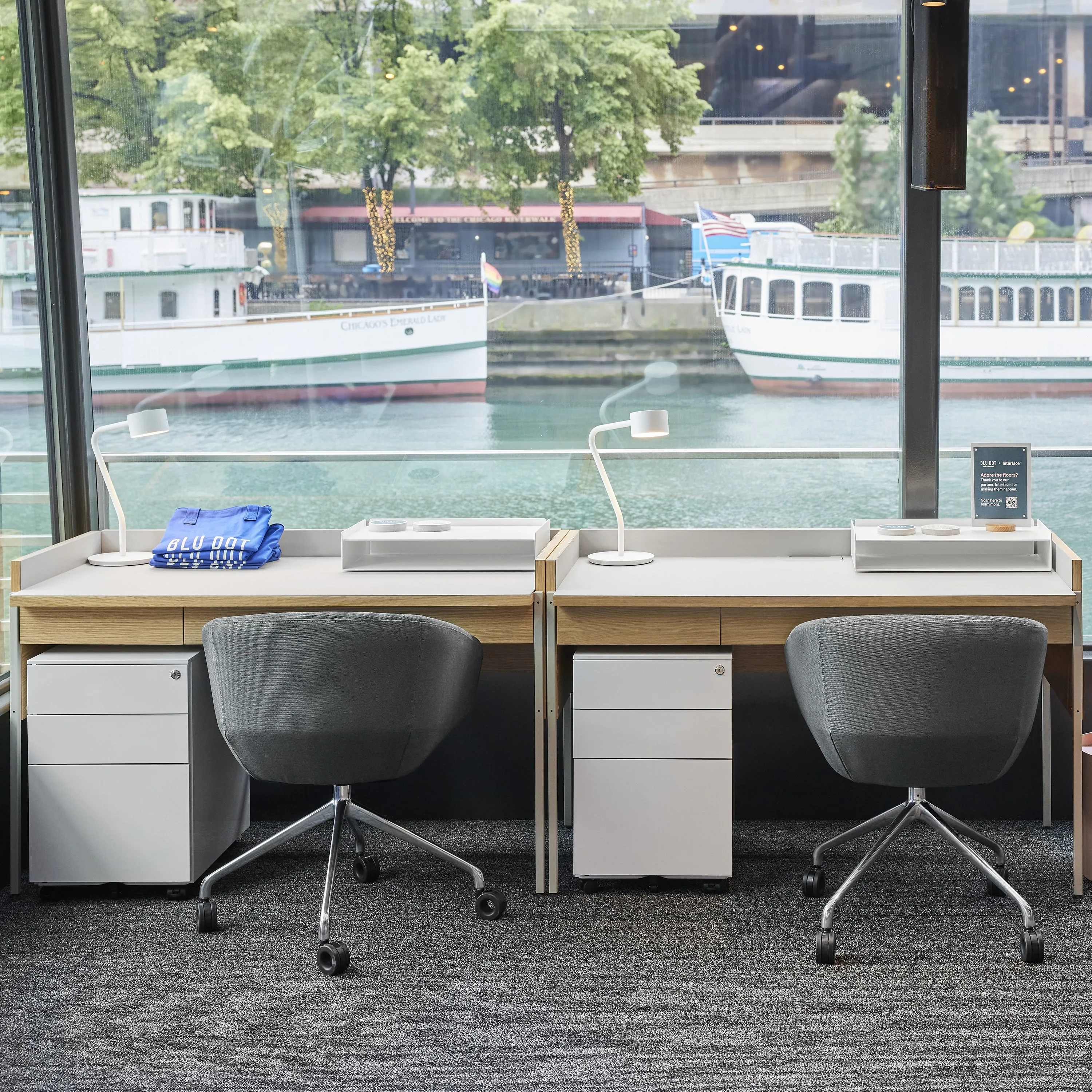 Tabloid Desk