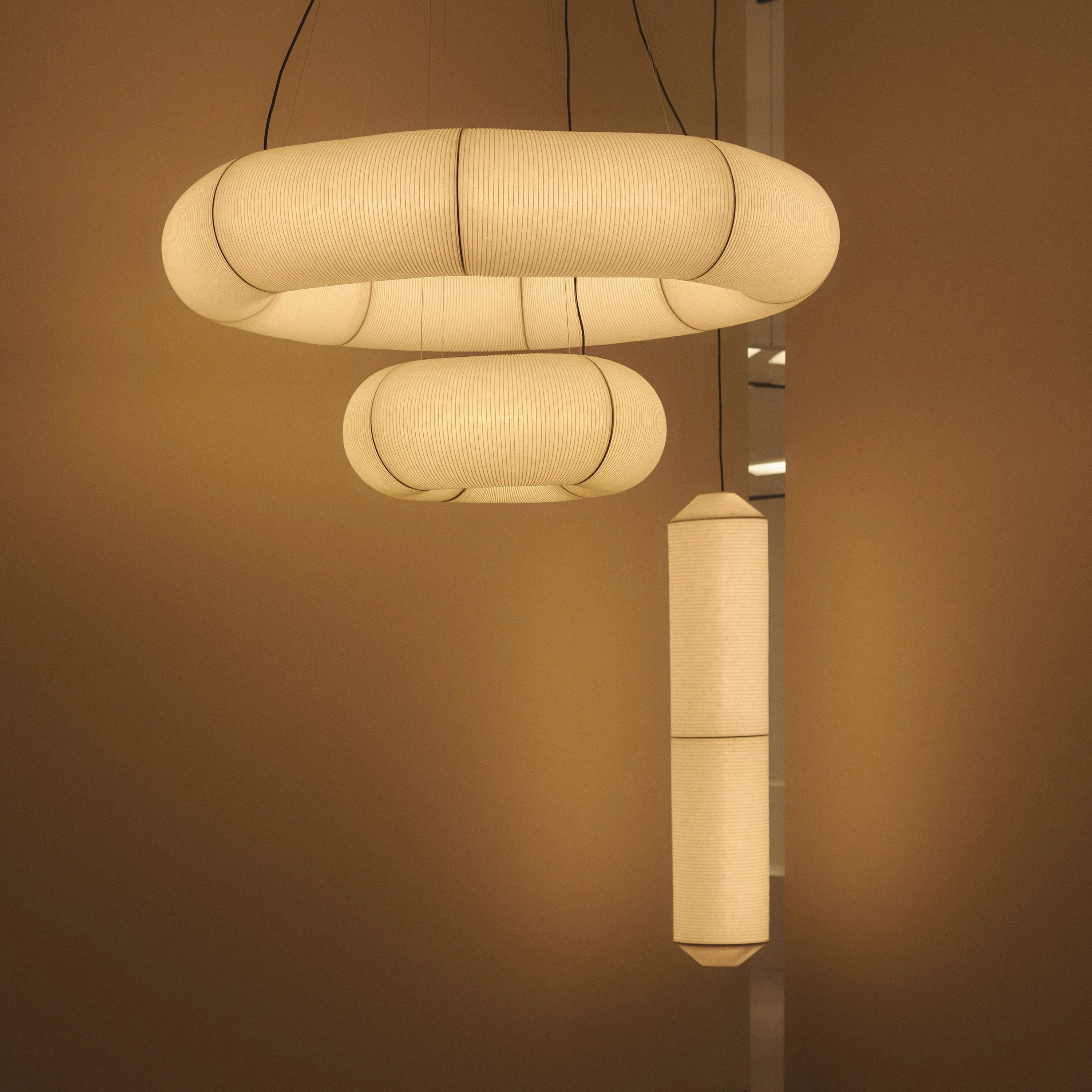 Tekio Vertical Pendant Light