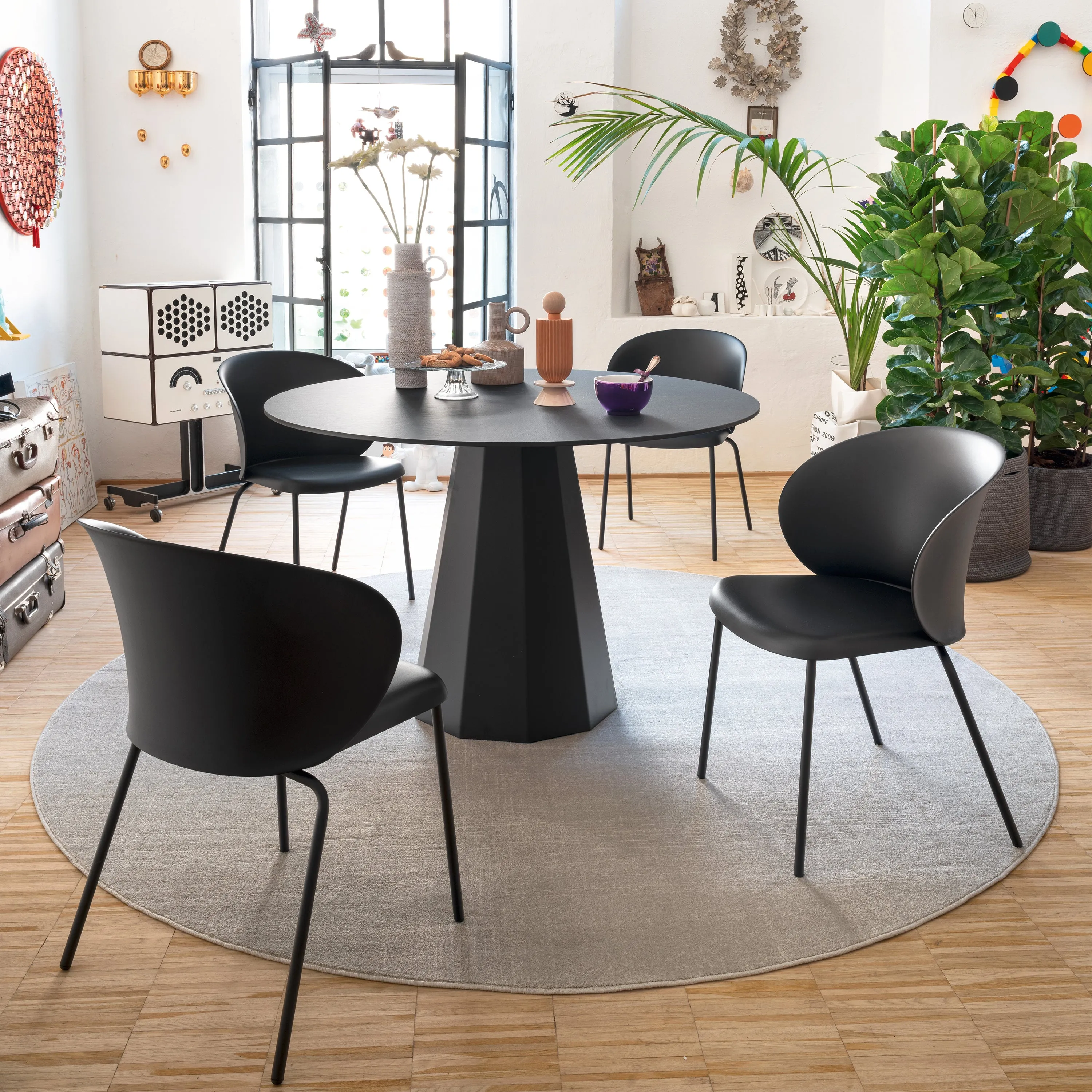 Tuka Chair with Tubular Base
