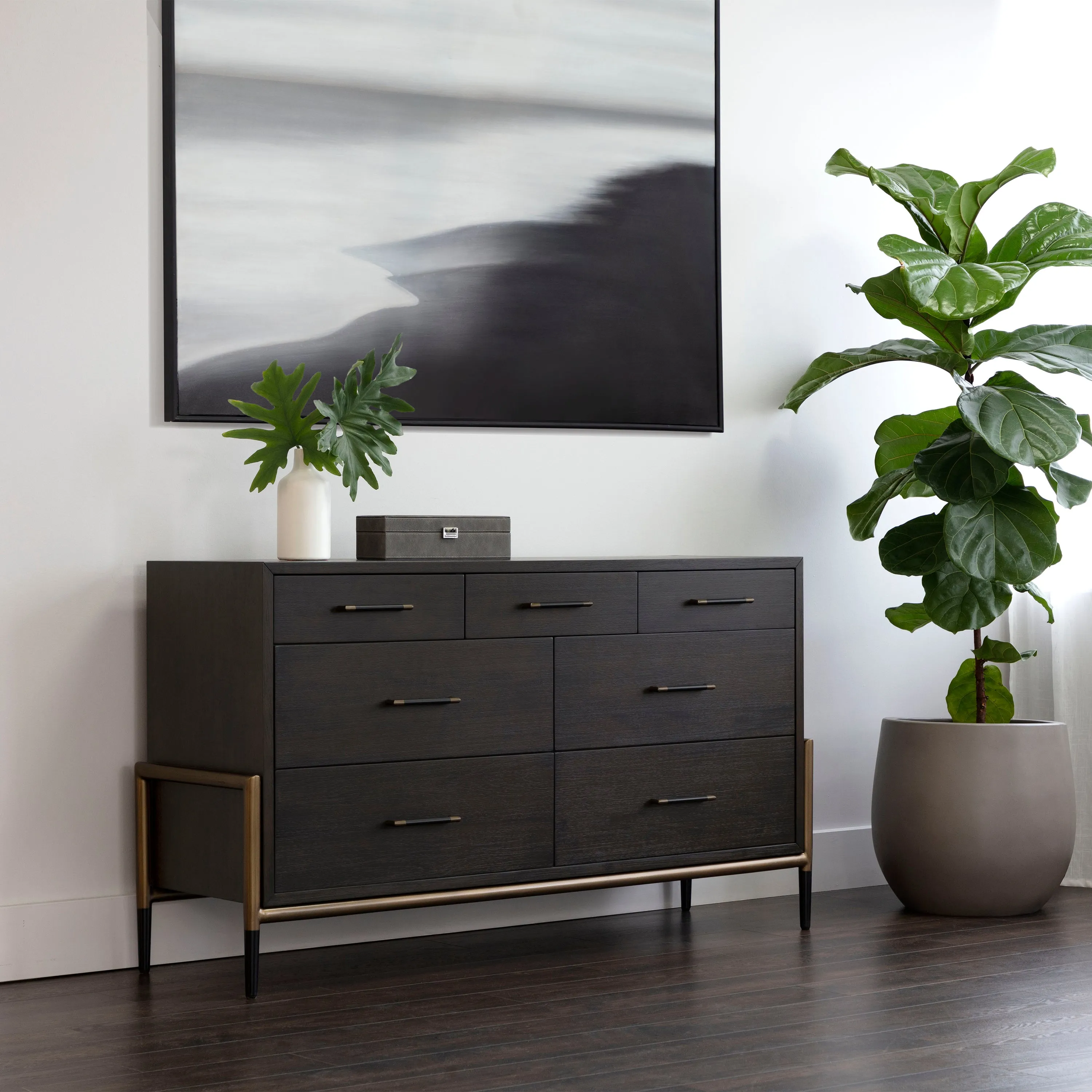Weldrick Dresser